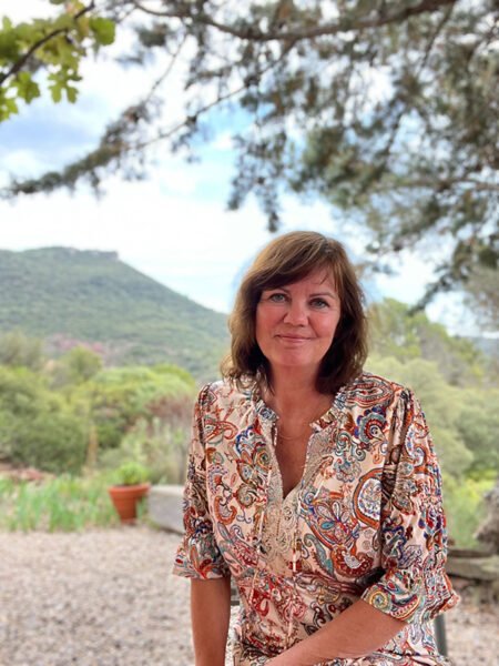 Biografie, Monica Betist